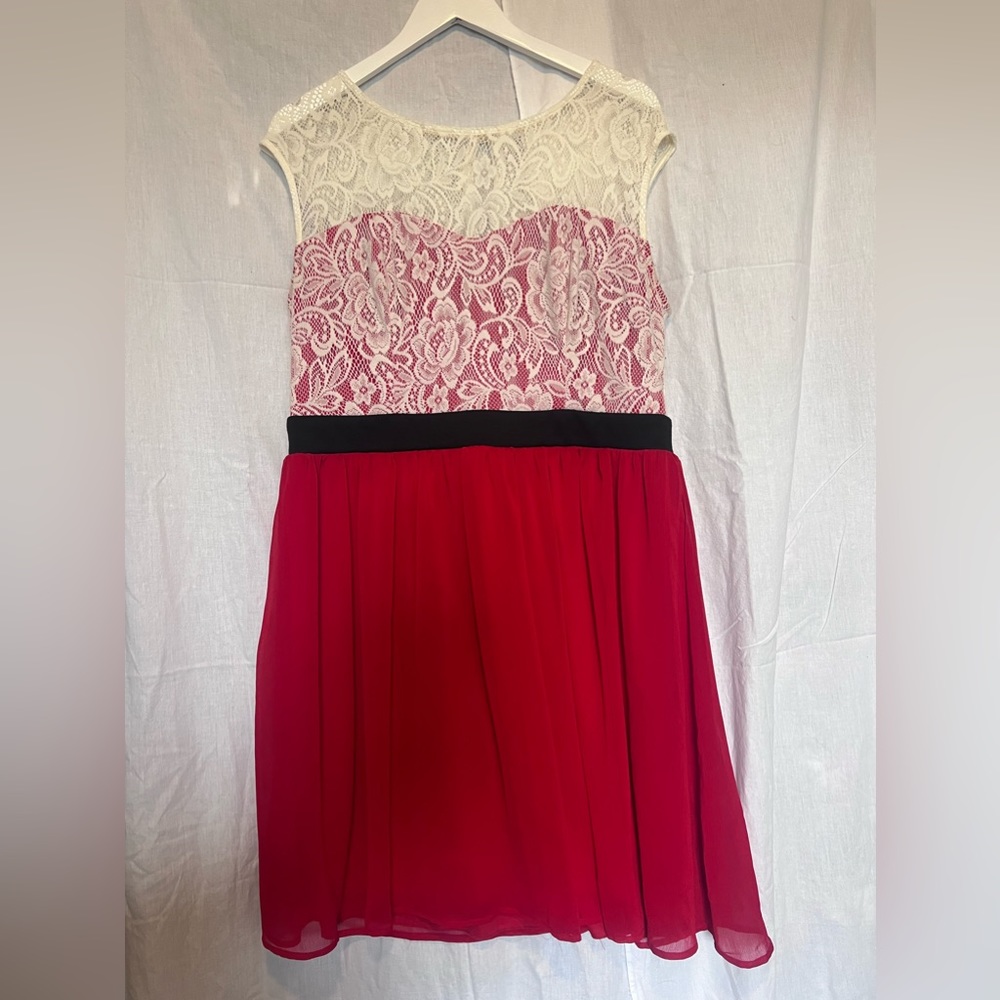 Red Chiffon with offwhite stretch lace bust and black waistband dress 1X MYSTIC